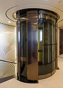 Vertec elevator for yacht