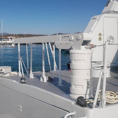 Besenzoni yacht gruetta idraulica flybridge hydraulic crane G 340 341